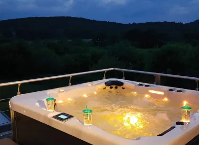 Spa en hiver, Aid’eau Piscine & Spa conseil de continuer son entretien.