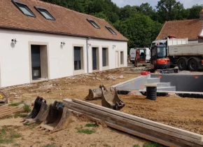 Construction de piscine au savoir-faire français par notre équipe Aid’Eau Piscine & Spa.